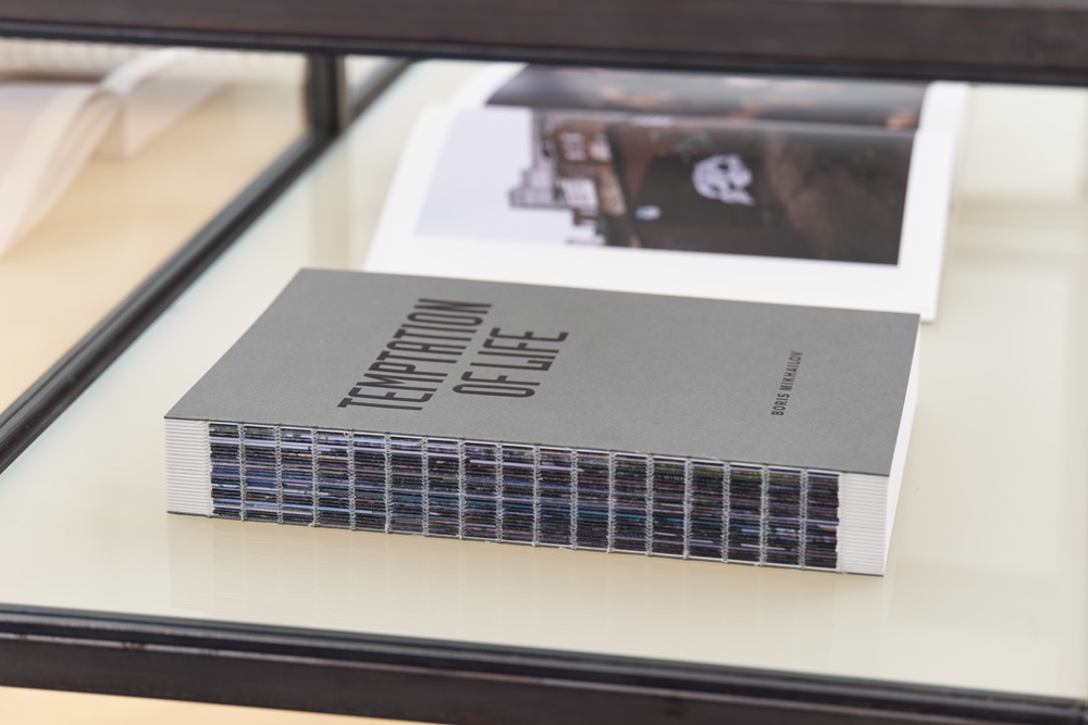 Jeff Elrod and Boris Mikhailov, TWO ARTIST BOOKS
Installation view, Galerie Max Hetzler Berlin
© the artists - Photo: def image
Courtesy of the artists and Galerie Max Hetzler, Berlin/Paris/London