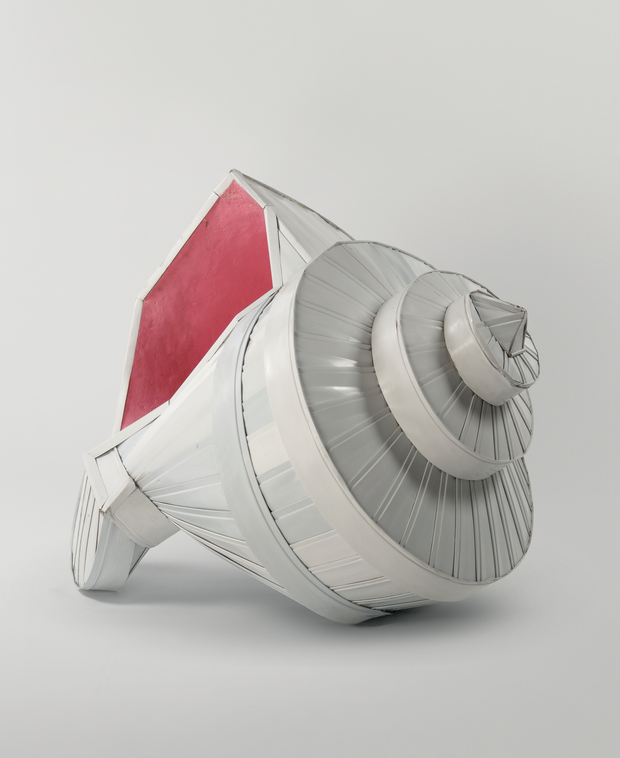Жанна Кадирова. із серії «Ракушки» (2008–2012). 2008. Пластикова вагонка, монтажна піна, шпаклівка, акрил