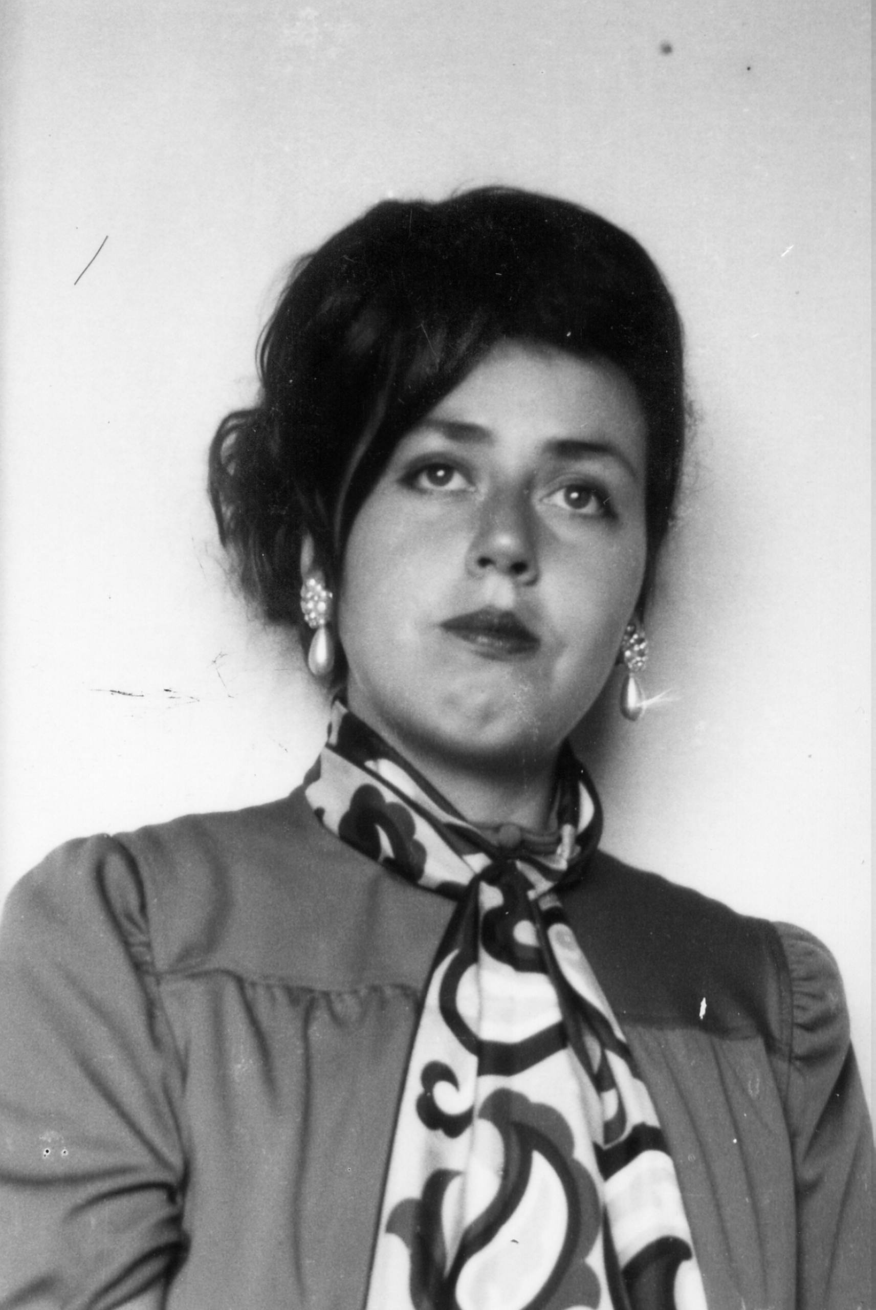 Жанна Кадирова. Серія «Дошка пошани». 2003. Чорно-біла фотографія. 19 × 28 см